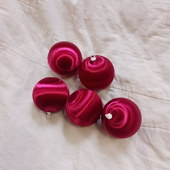 Vintage Lot Of 19 Red Christmas Ornaments Satin Spun Balls Holiday Christmas - Picture 5 of 10